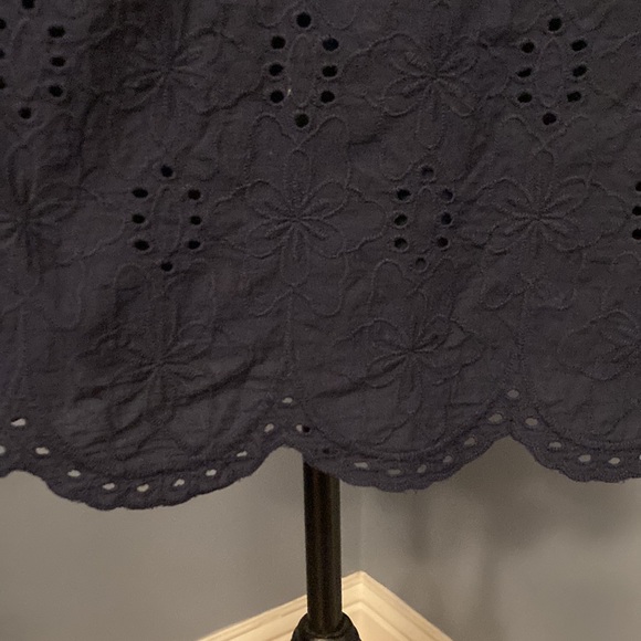 Navy Eyelet Sleeveless blouse - Picture 5 of 5